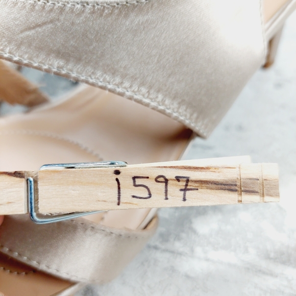 NEW Naturalizer Taimi Gold Cream Faux Leather Slingback Heeled Sandals I597 - Picture 12 of 12